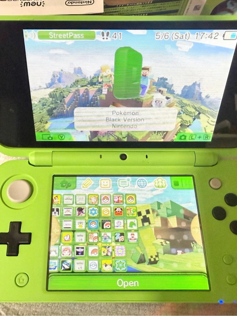 Nintendo 2DS Minecraft Edition Console with Case and Charger CIB
